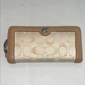 Coach classic monogram wallet zip around cream/tan